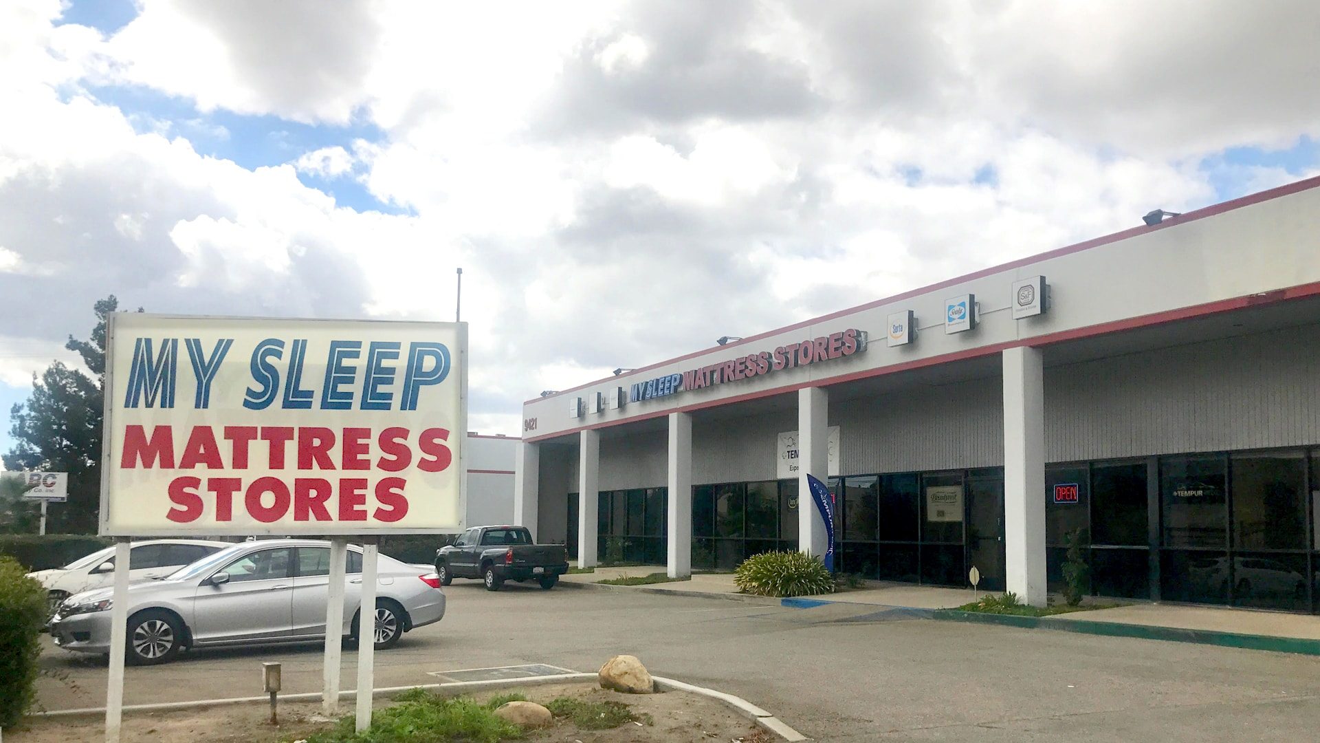 mattress stores near leland